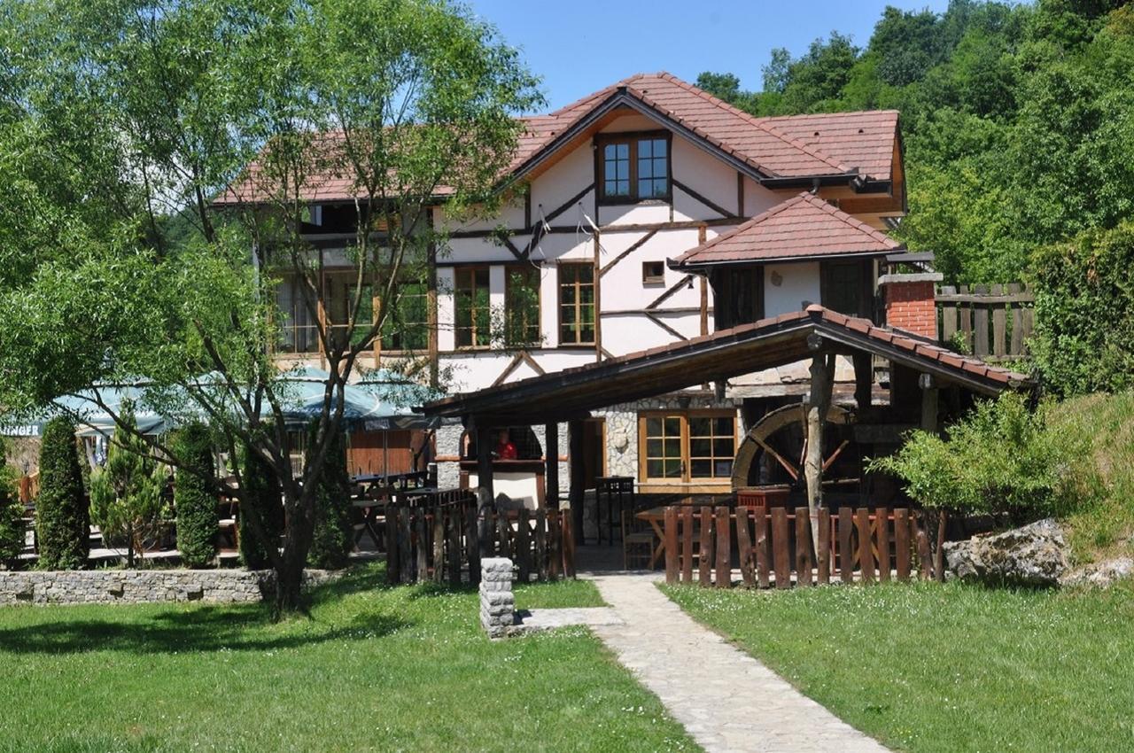 Motel "Kula" Cazin Exterior foto